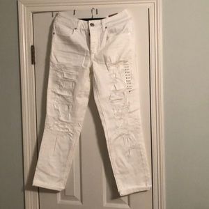 White tomgirl jeans from American Eagle! NWT!